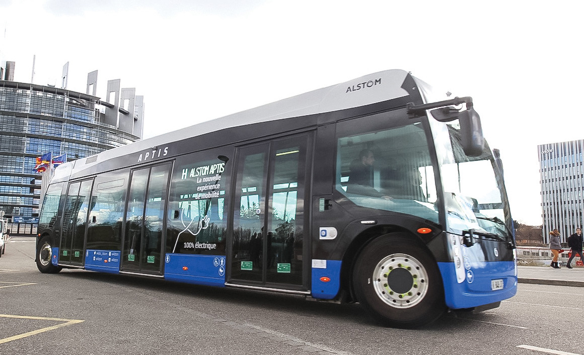 Με μέγιστη ισχύ 180 kW (241 hp) και αυτονομία 200 χλμ. (6 ώρες λειτουργίας του λεωφορείου), έρχεται το 12μετρο ηλεκτρικό Alstom Aptis.