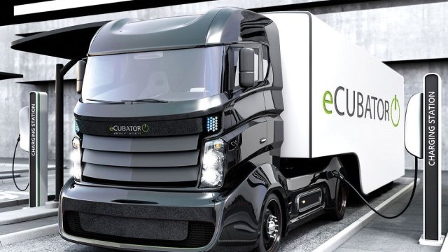 Σκοπός της «eCUBATOR» είναι να προετοιμάσει την Knorr-Bremse για τα νέας γενιάς ηλεκτρικά οχήματα, τα οποία υπολογίζεται πως θα λανσαριστούν από το 2025 και μετά. FacebookTwitterLinkedInEmailViberWhatsAppΑνταλλαγή