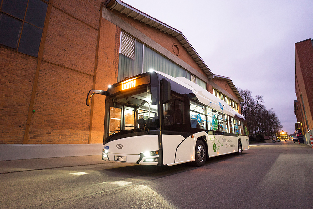 H Voith κατασκεύασε ένα νέο ηλεκτρικό κινητήρα, τον οποίο αυτή την περίοδο δοκιμάζει σε ένα πρωτότυπο λεωφορείο Solaris Urbino, στο οποίο χαρίζει αυτονομία άνω των 200 χλμ.