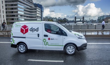 Μόνο ηλεκτρικά βαν όπως το εικονιζόμενο Nissan e-NV200 της βρετανικής μεταφορικής εταιρείας DPD, θα πωλούνται στο Ην. Βασίλειο από το 2035.