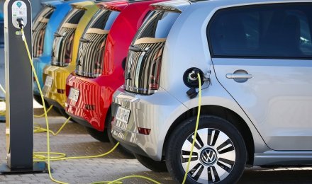 Τη Θάσο επισκέπτεται κλιμάκιο της VW προκειμένου να πραγματοποιήσει επιτόπια αξιολόγηση των στοιχείων που απαιτούνται για τη μελέτη σκοπιμότητας που εκπονεί αυτή την περίοδο η γερμανική αυτοκινητοβιομηχανία, που αφορά σε προγράμματα ηλεκτροκίνησης σε διάφορα νησιά.