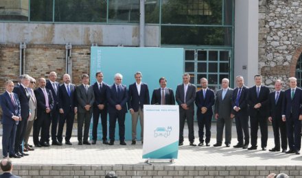 Την 5η Ιουνίου, Παγκόσμια Ημέρα Περιβάλλοντος, επέλεξε η κυβέρνηση για να παρουσιάσει στην «Τεχνόπολη» του Δήμου Αθηναίων, το ολιστικό της σχέδιο για την προώθηση της ηλεκτροκίνησης στη χώρα μας.
