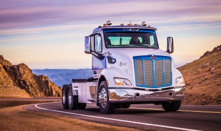 Ηλεκτρικό Peterbilt στην κορυφή του Πάικς Πικ