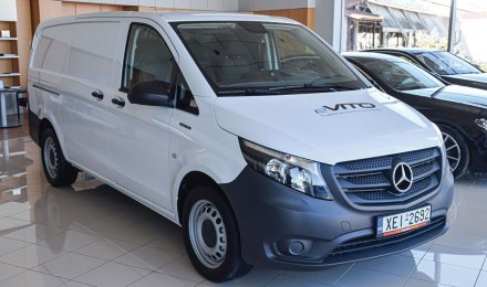 Το μήκος της έκδοσης Long είναι 5.140 χιλιοστά, το ύψος του 1.941 και το πλάτος 1.928.