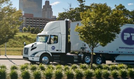 Παραγγελίες για 30 ηλεκτρικά VOLVO VNR