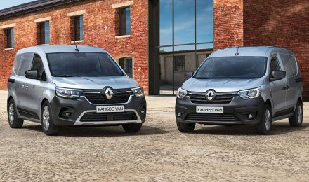 Το Renault Express παρουσιάστηκε και σε επιβατική έκδοση, η οποία όμως δεν θα λανσαριστεί στην Ευρώπη. Αντιθέτως η σχετική έκδοση του Kangoo θα δώσει κανονικά το «παρών» και με αυτή θα ασχοληθούμε εκτενώς σε επόμενο τεύχος του ΤΡΟΧΟΙ & TIR.