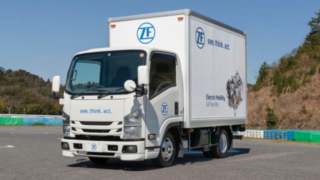 Η ZF Ιαπωνίας σε συνεργασία με μια ομάδα ειδικών εξέλιξαν ένα ελαφρύ φορτηγό, το οποίο φέρει την ηλεκτρική γραμμή κίνησης «CeTrax lite».