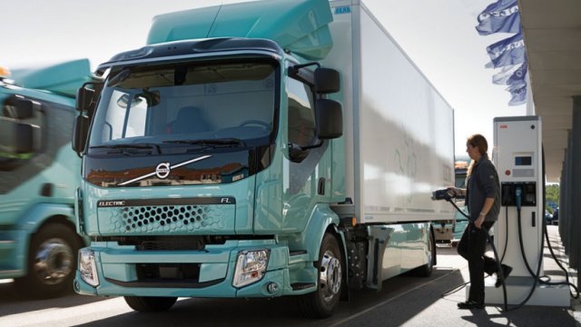 Λανσάρονται τα ηλεκτρικά φορτηγά Volvo