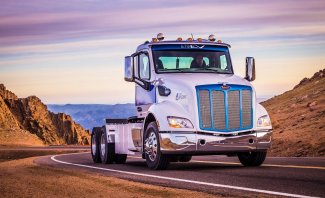 Ηλεκτρικό Peterbilt στην κορυφή του Πάικς Πικ