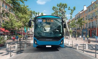 Η ηλεκτρική γραμμή κίνησης έχει ισχύ 120 ή 190 kW (163 και 258 ίπποι), με τη ροπή να είναι της τάξης των 1.000 και 2.100 Nm, αντίστοιχα.