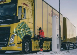 Συνεργασία Volvo και DHL για μεταφορές με ηλεκτρικά φορτηγά